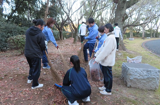 南陽工業高校での贈呈式